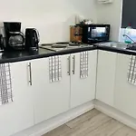 Cosy And Comfy Deluxe Entire Apartment