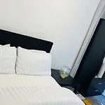 Cosy And Comfy Deluxe Entire Apartment